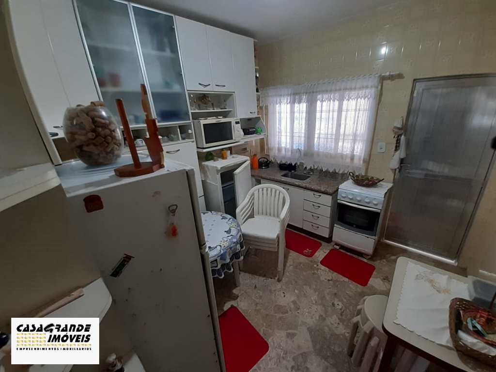 Casa em Praia Grande, no bairro CaiÃ§ara