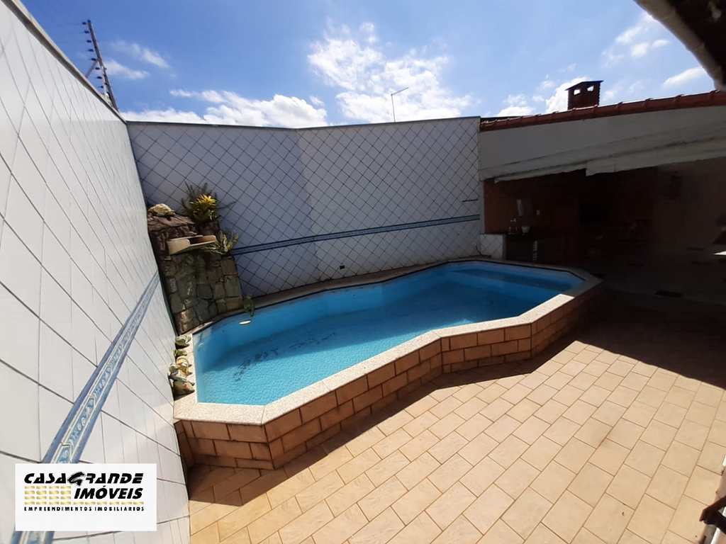 Casa em Praia Grande, no bairro CaiÃ§ara