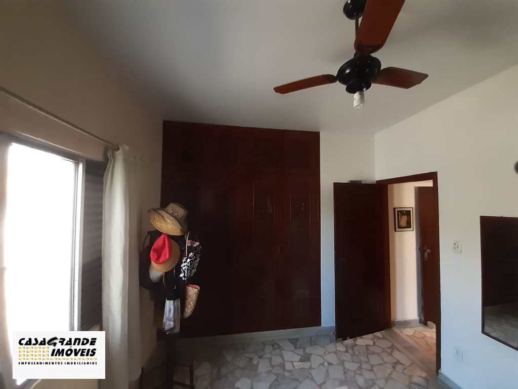 Casa em Praia Grande, no bairro CaiÃ§ara