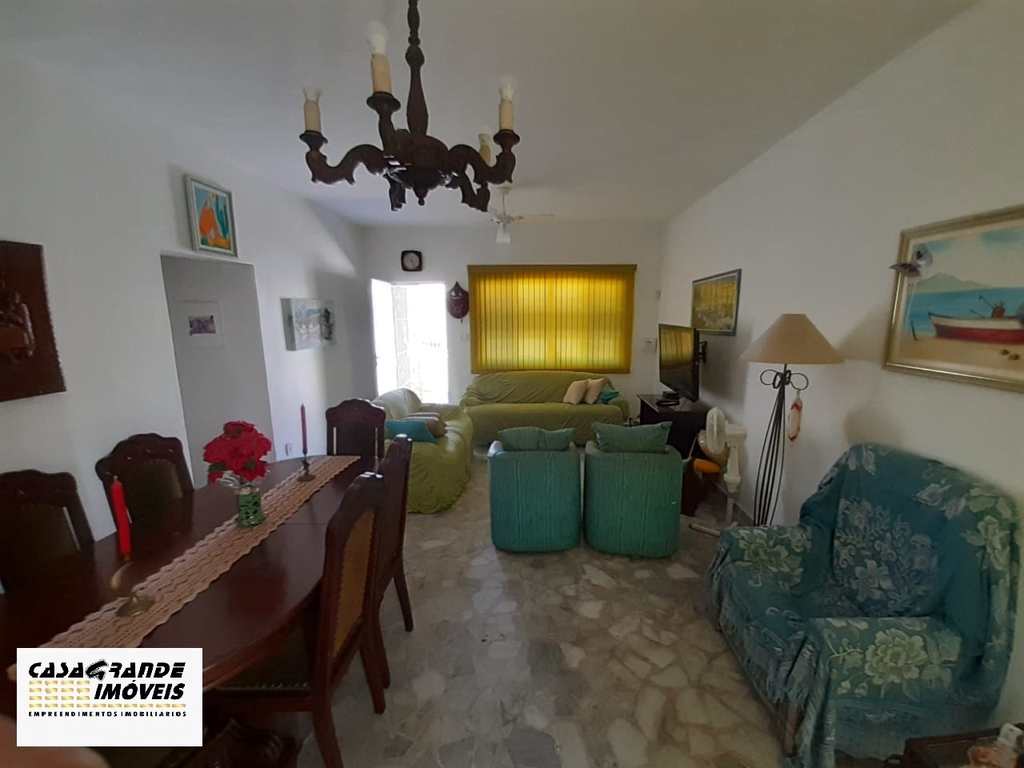 Casa em Praia Grande, no bairro CaiÃ§ara