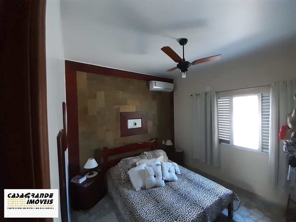 Casa em Praia Grande, no bairro CaiÃ§ara