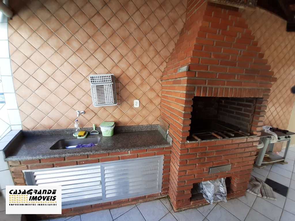 Casa em Praia Grande, no bairro CaiÃ§ara