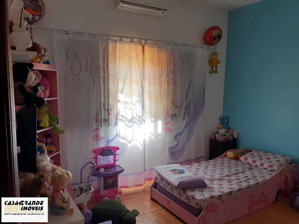 Casa em Praia Grande, no bairro MaracanÃ£