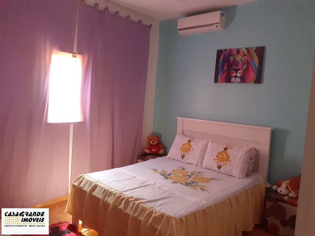 Casa em Praia Grande, no bairro MaracanÃ£