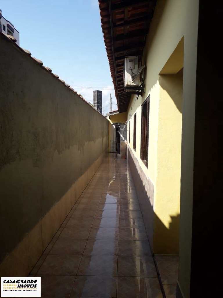 Casa em Praia Grande, no bairro CaiÃ§ara