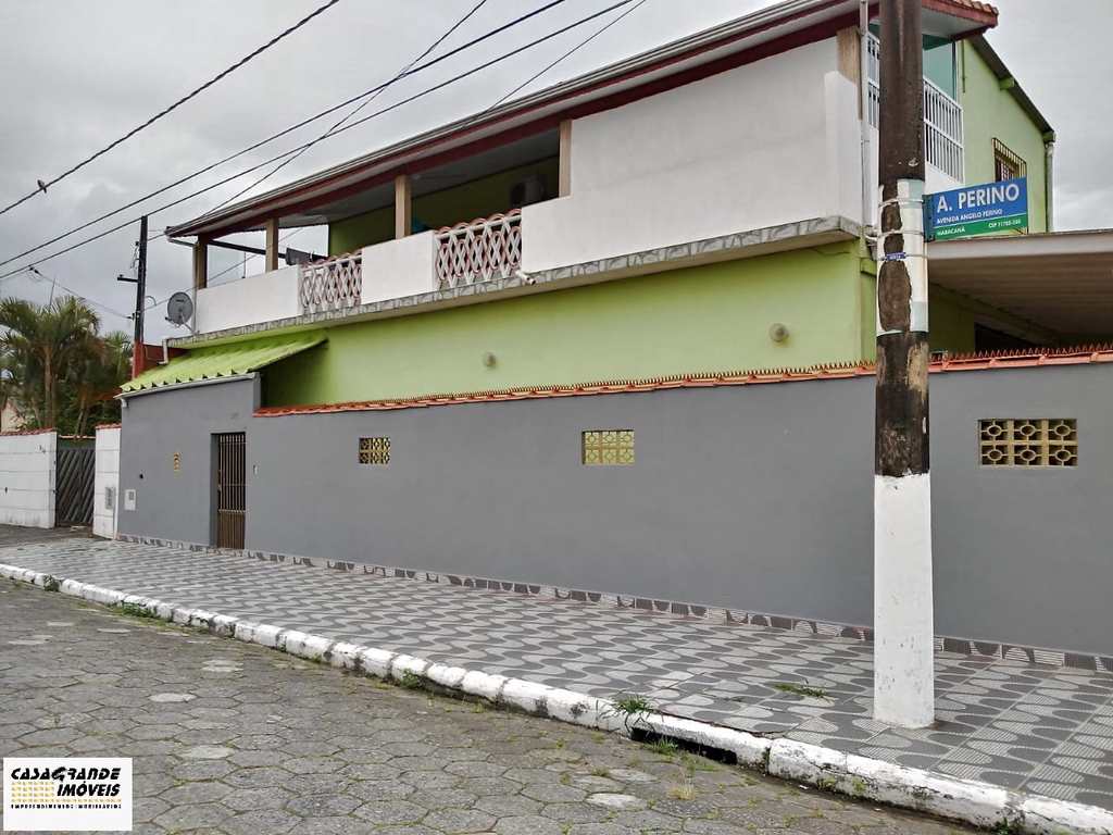 Sobrado em Praia Grande, no bairro MaracanÃ£