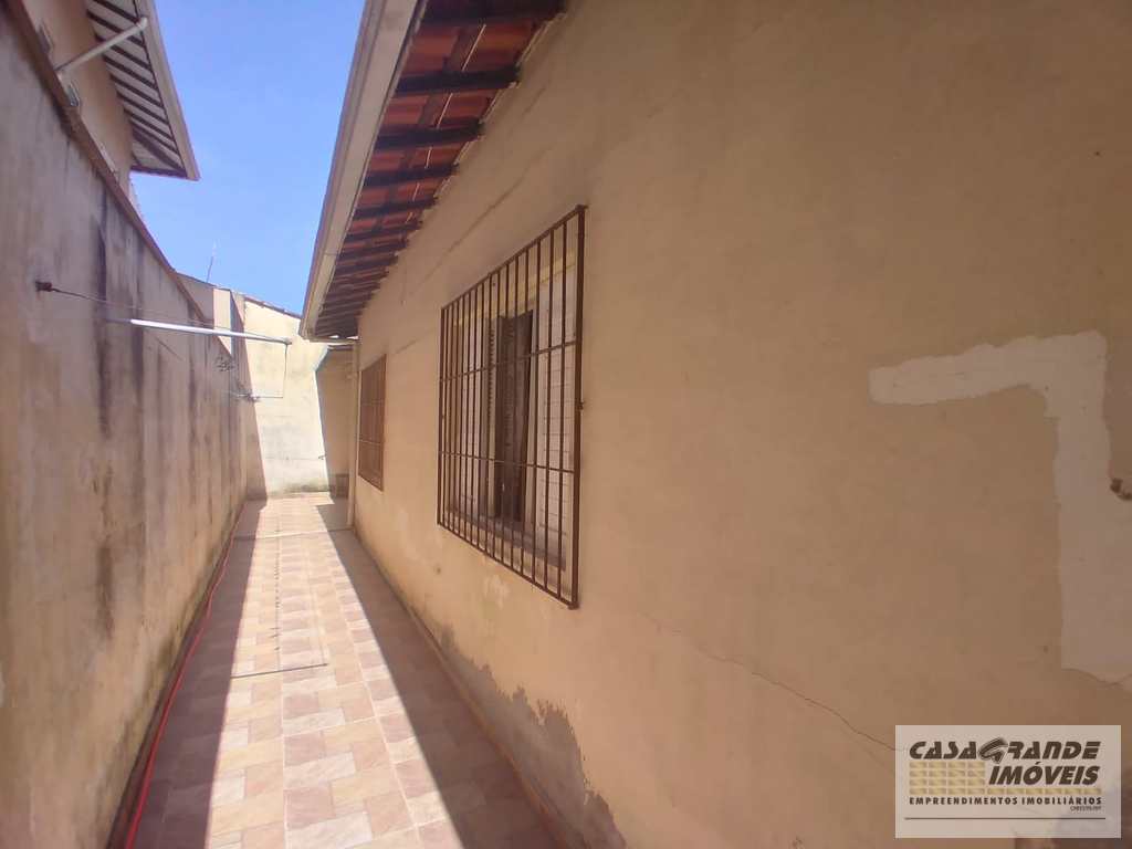 Casa em Praia Grande, no bairro Mirim