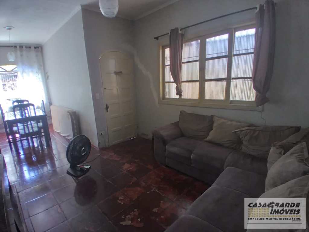 Casa em Praia Grande, no bairro Mirim