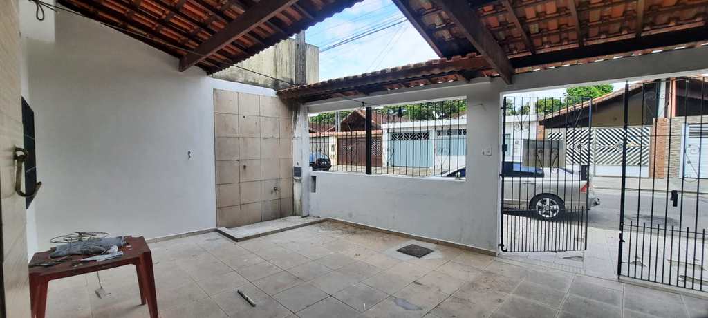 Casa em Praia Grande, no bairro CaiÃ§ara