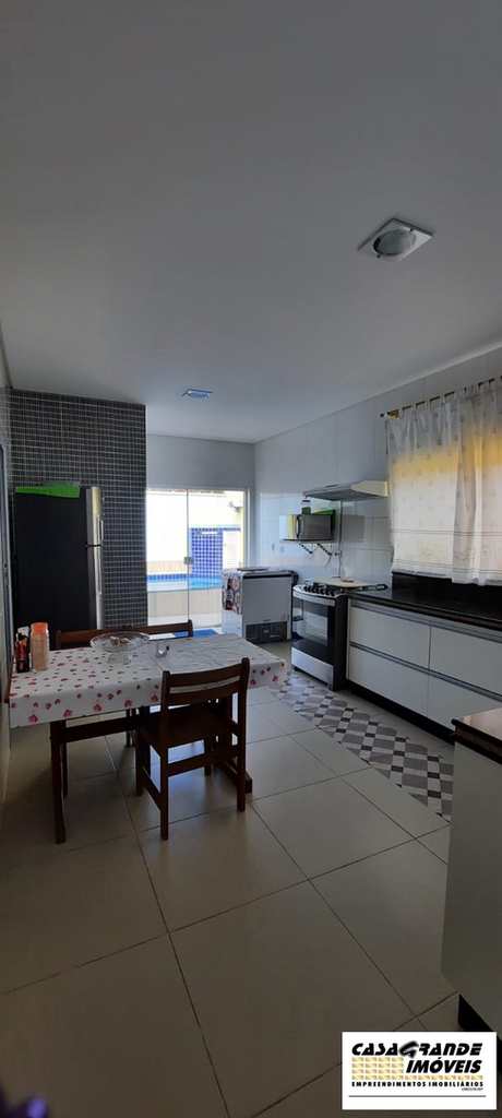 Casa em Praia Grande, no bairro CaiÃ§ara