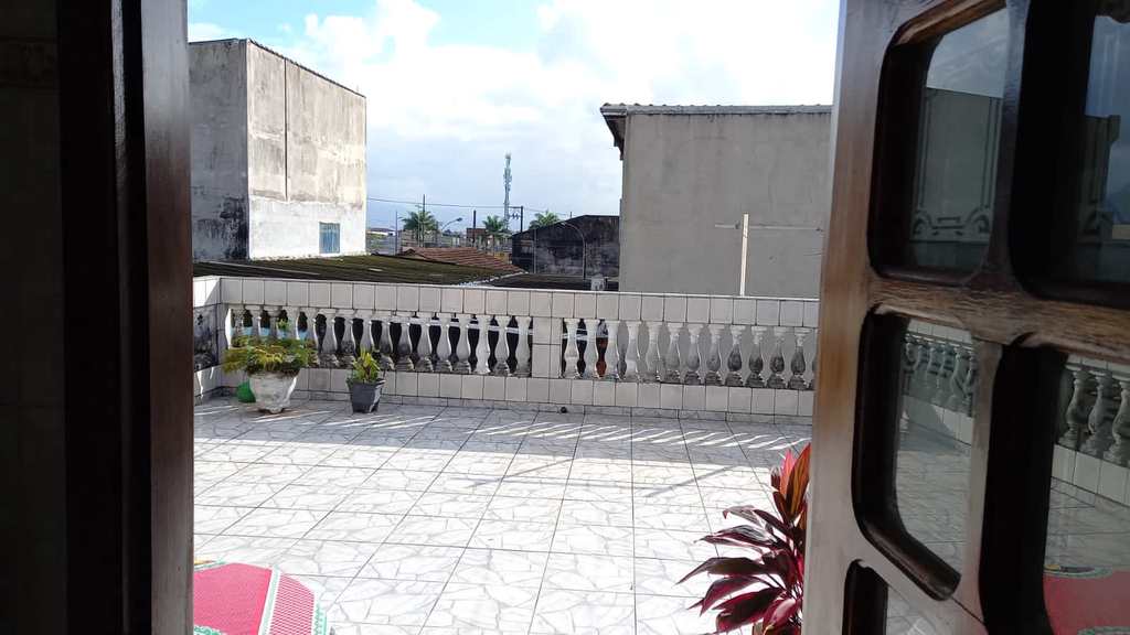 Sobrado em Praia Grande, no bairro Mirim