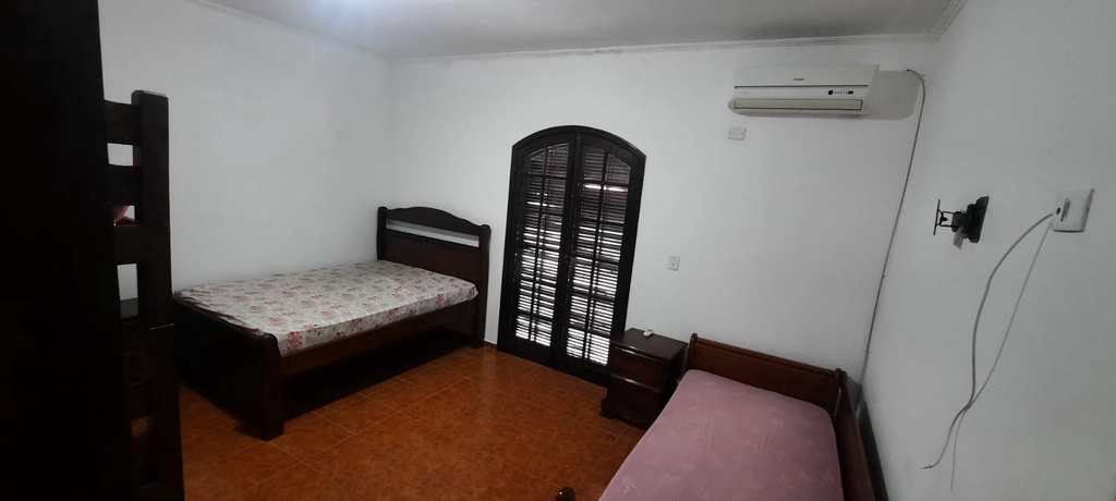 Casa em Praia Grande, no bairro CaiÃ§ara