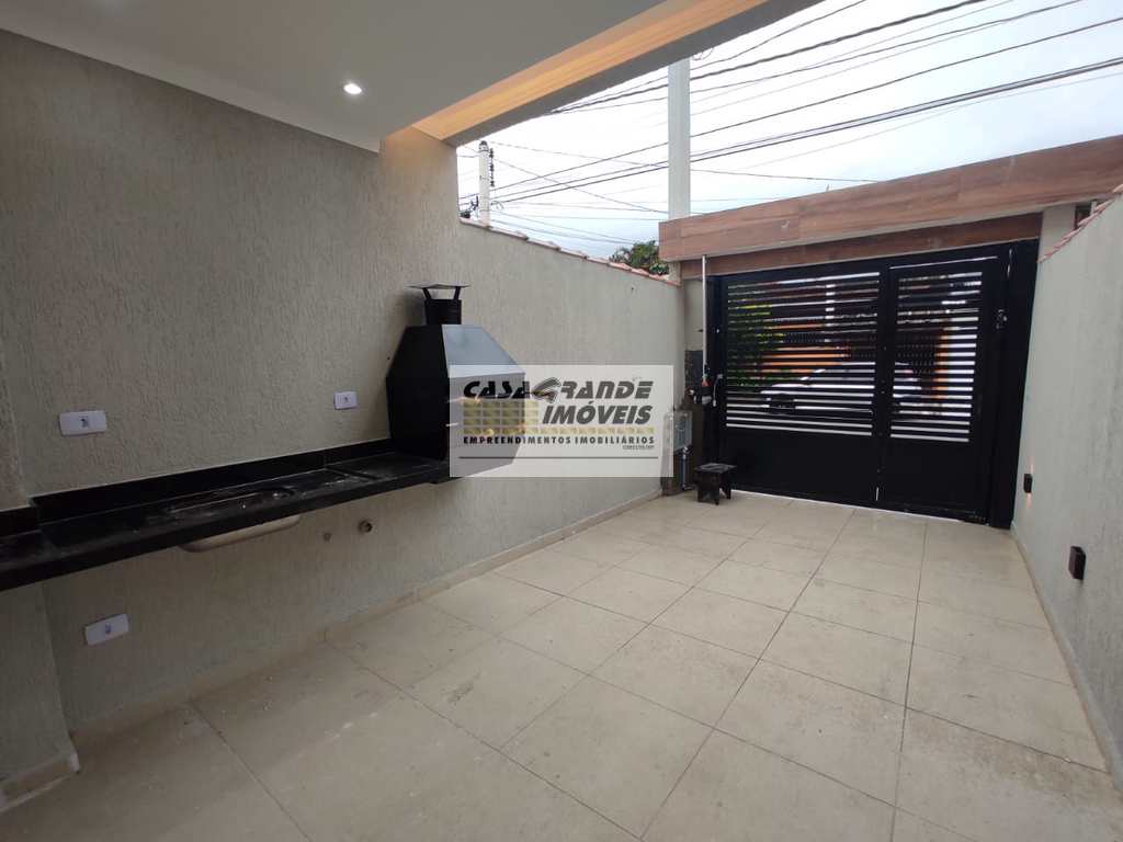 Sobrado em Praia Grande, no bairro CaiÃ§ara