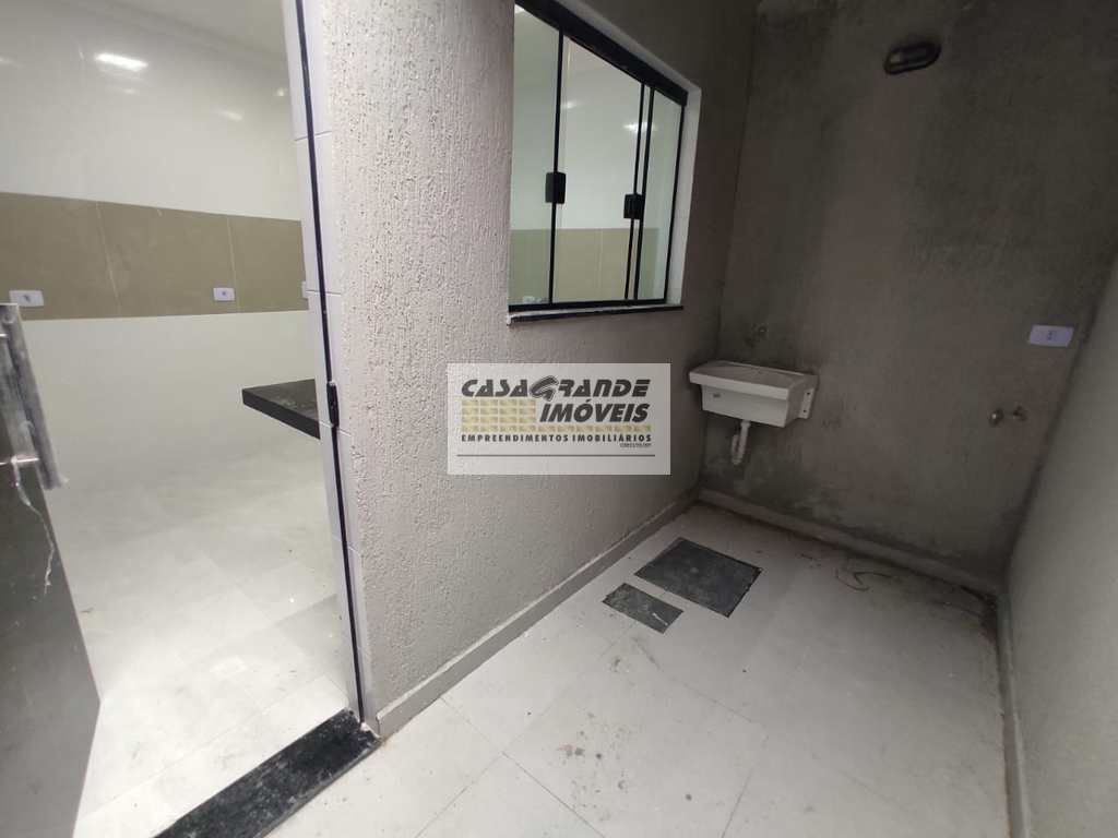 Sobrado em Praia Grande, no bairro CaiÃ§ara