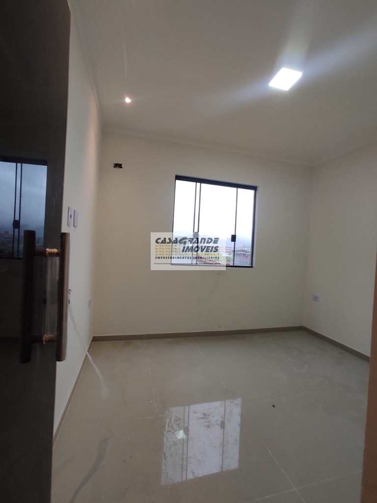 Sobrado em Praia Grande, no bairro CaiÃ§ara