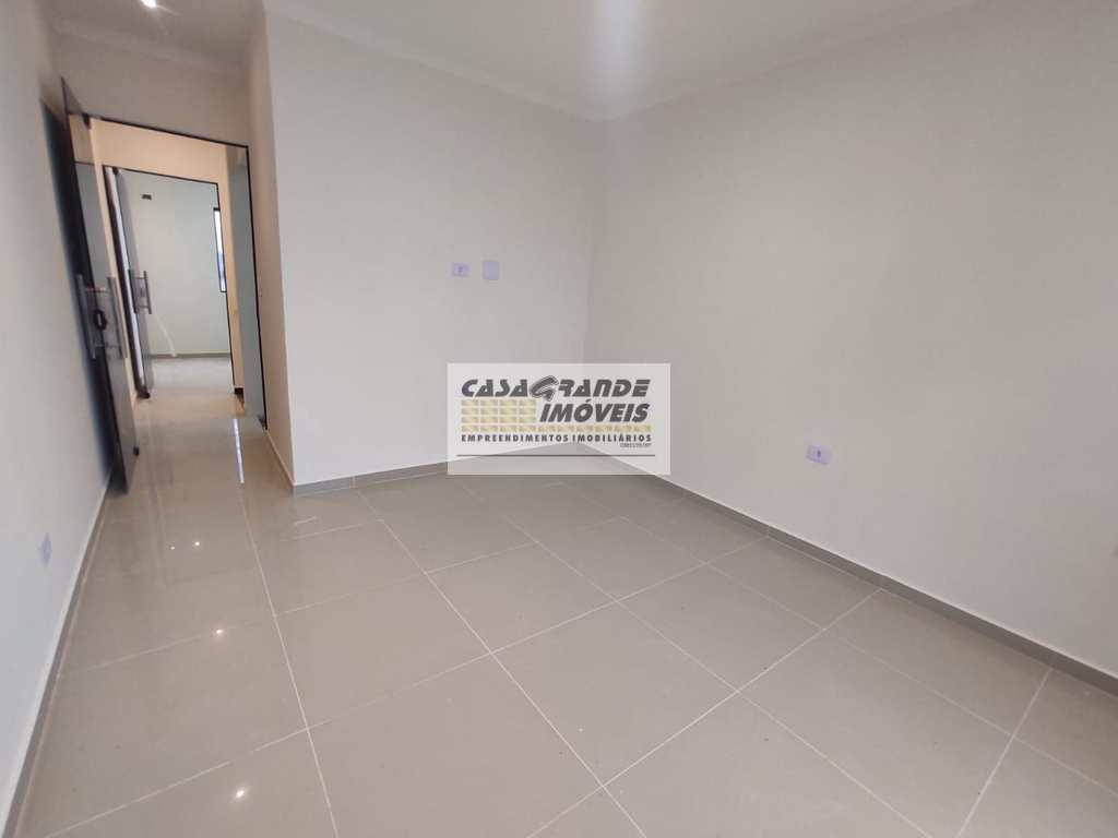 Sobrado em Praia Grande, no bairro CaiÃ§ara