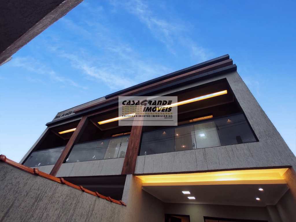 Sobrado em Praia Grande, no bairro CaiÃ§ara