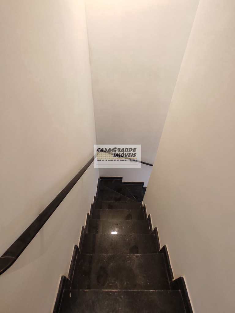 Sobrado em Praia Grande, no bairro CaiÃ§ara