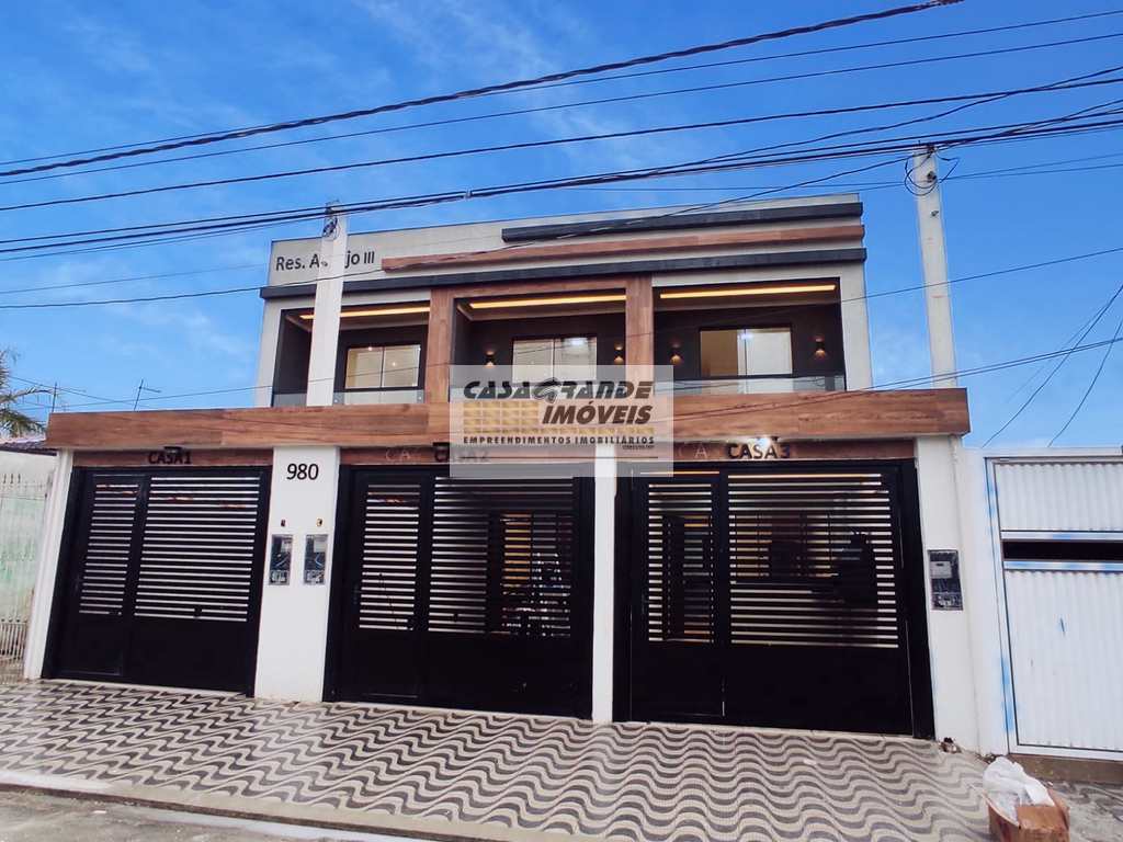Sobrado em Praia Grande, no bairro CaiÃ§ara