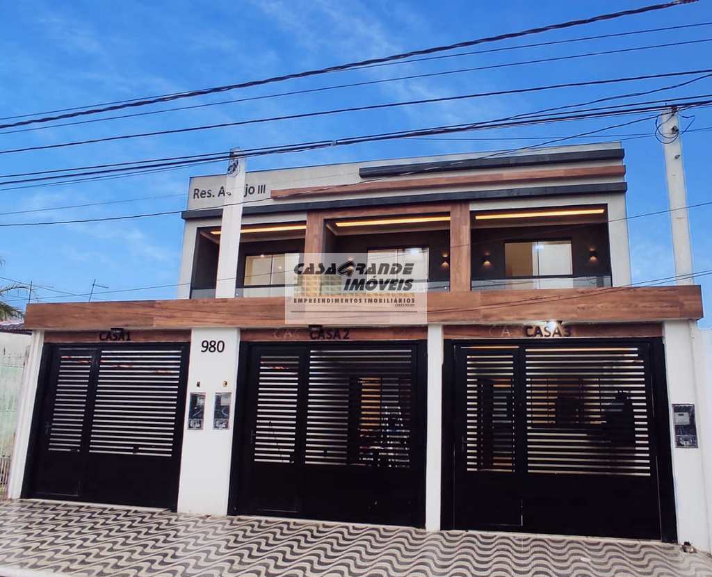 Sobrado em Praia Grande, no bairro CaiÃ§ara