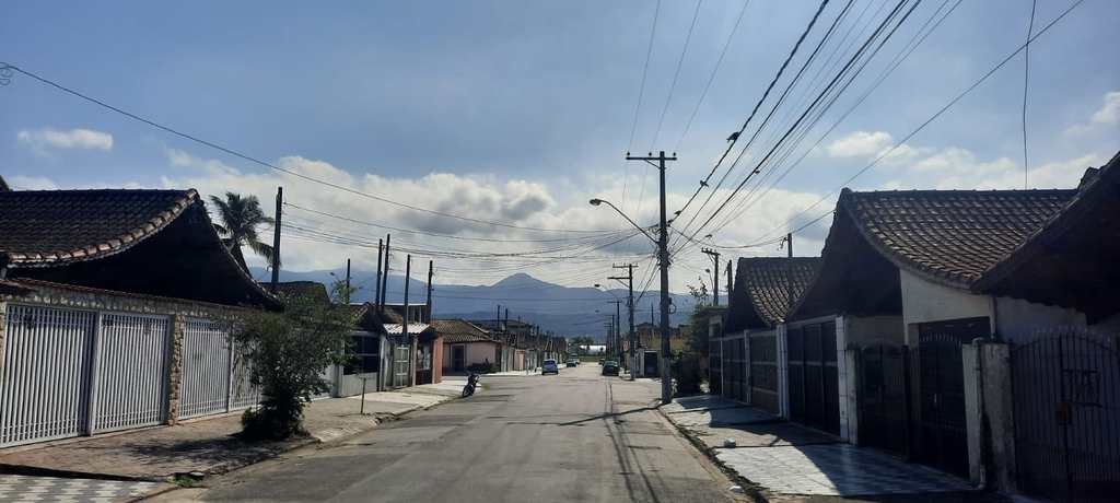 Casa em Praia Grande, no bairro Mirim