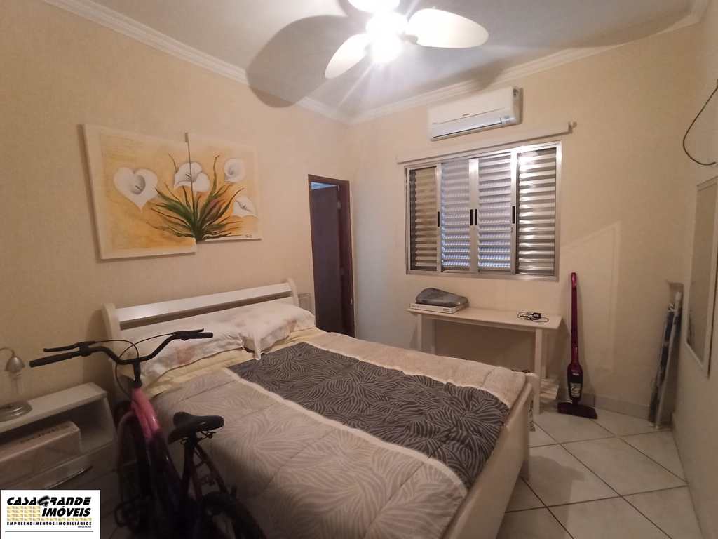 Casa em Praia Grande, no bairro MaracanÃ£