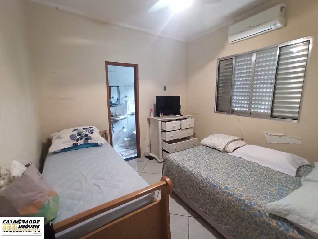 Casa em Praia Grande, no bairro MaracanÃ£