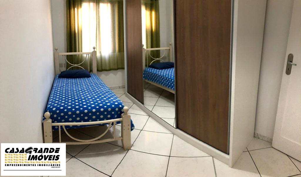 Sobrado em SÃ£o Vicente, no bairro Vila ValenÃ§a