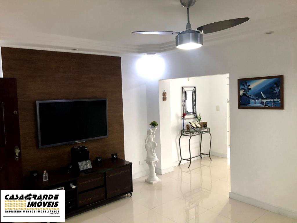 Sobrado em SÃ£o Vicente, no bairro Vila ValenÃ§a