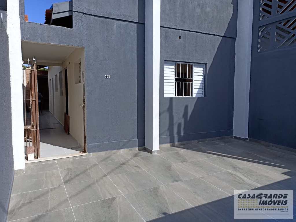 Casa em Praia Grande, no bairro CaiÃ§ara