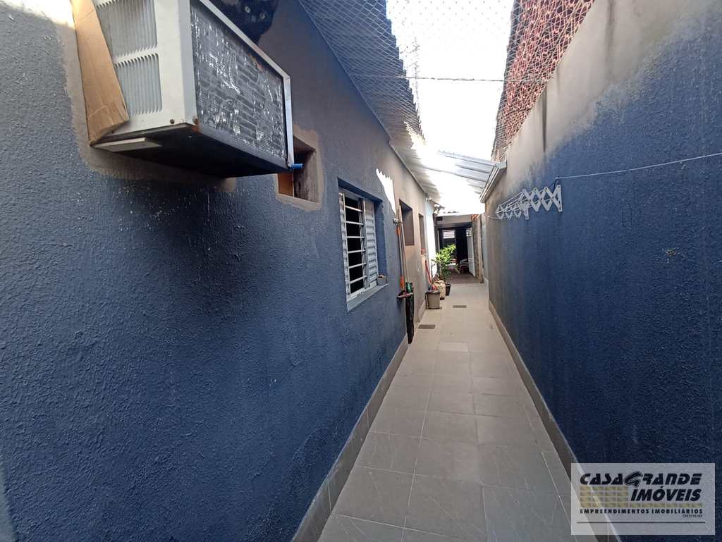 Casa em Praia Grande, no bairro Tupi