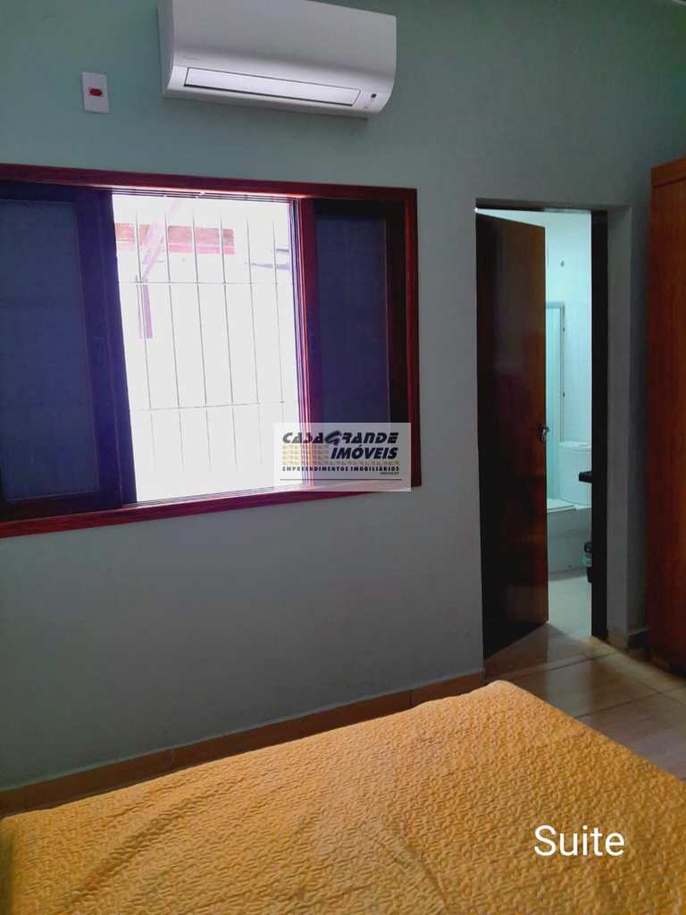 Casa em Praia Grande, no bairro Real