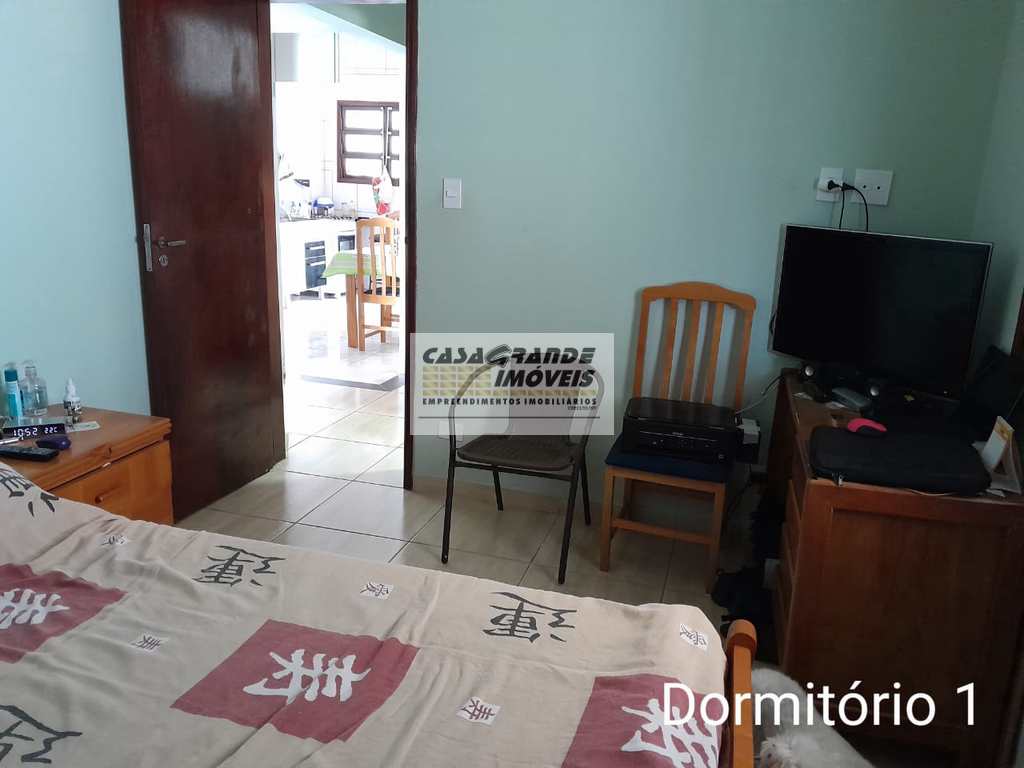 Casa em Praia Grande, no bairro Real