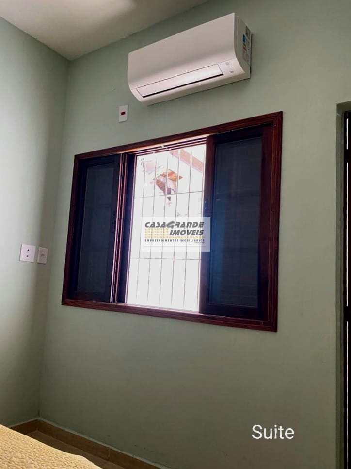 Casa em Praia Grande, no bairro Real