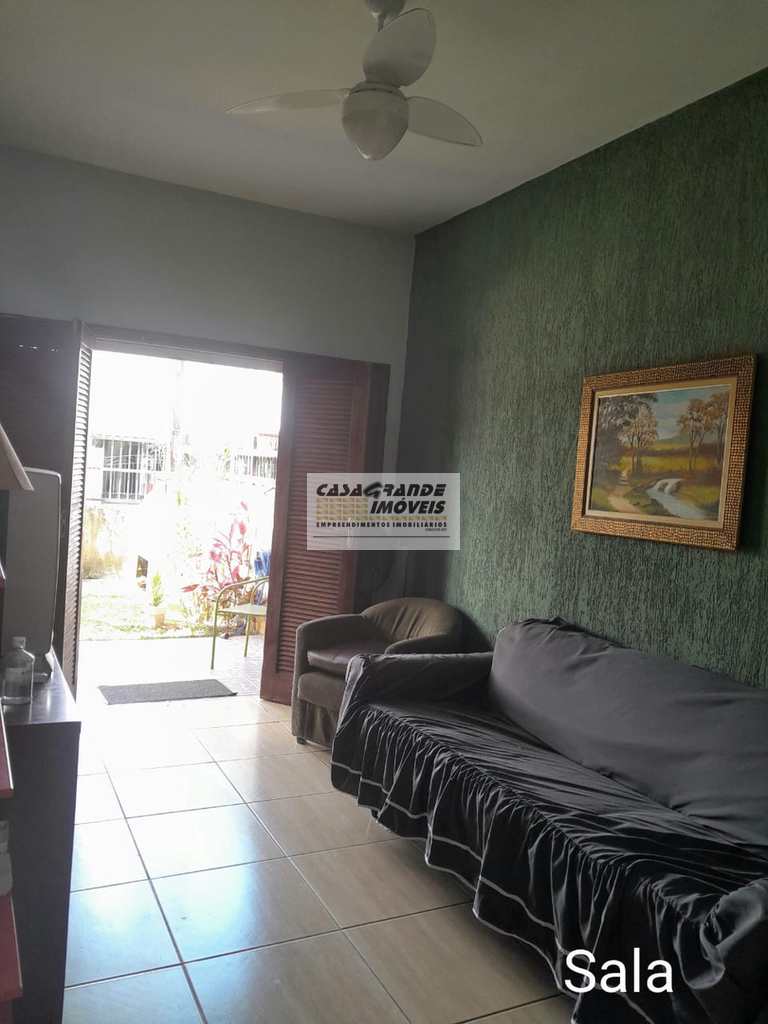 Casa em Praia Grande, no bairro Real