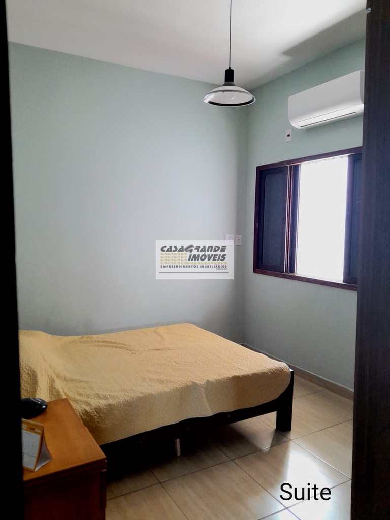 Casa em Praia Grande, no bairro Real