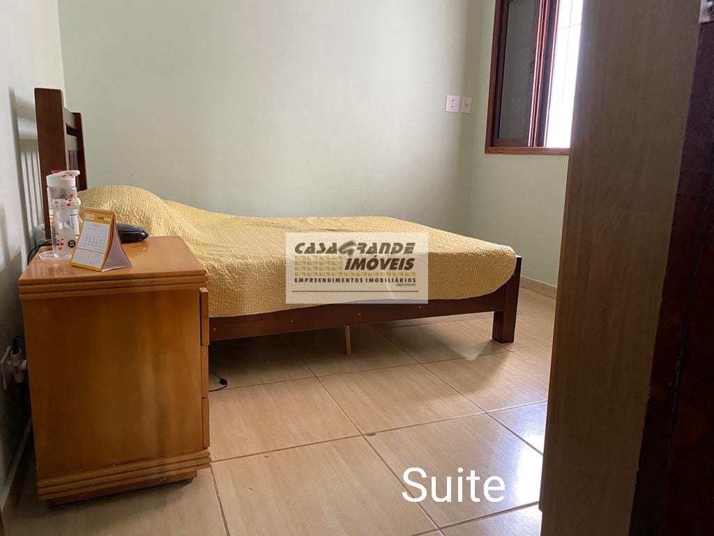 Casa em Praia Grande, no bairro Real