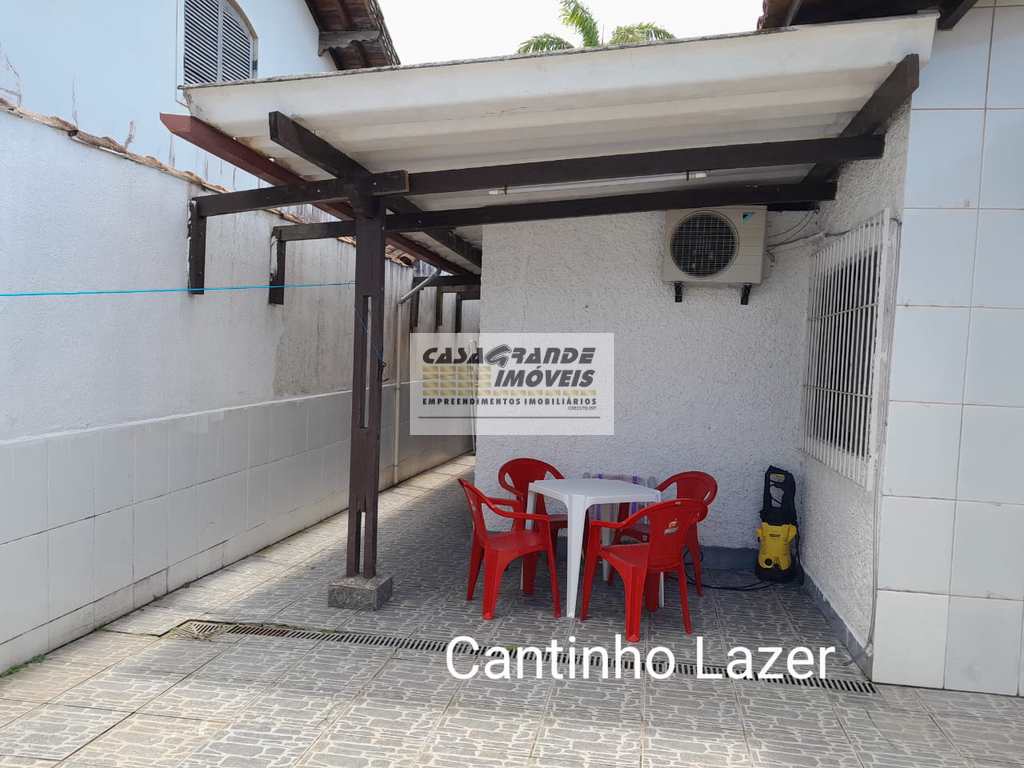 Casa em Praia Grande, no bairro Real