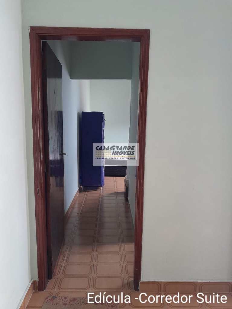 Casa em Praia Grande, no bairro Real