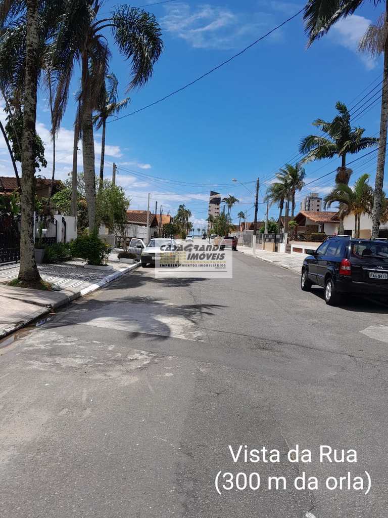 Casa em Praia Grande, no bairro Real
