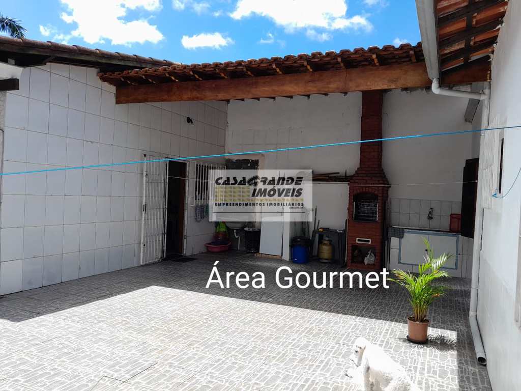 Casa em Praia Grande, no bairro Real