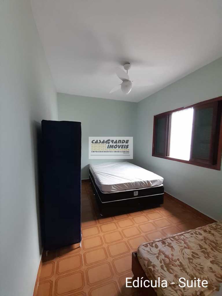 Casa em Praia Grande, no bairro Real