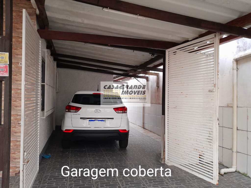 Casa em Praia Grande, no bairro Real