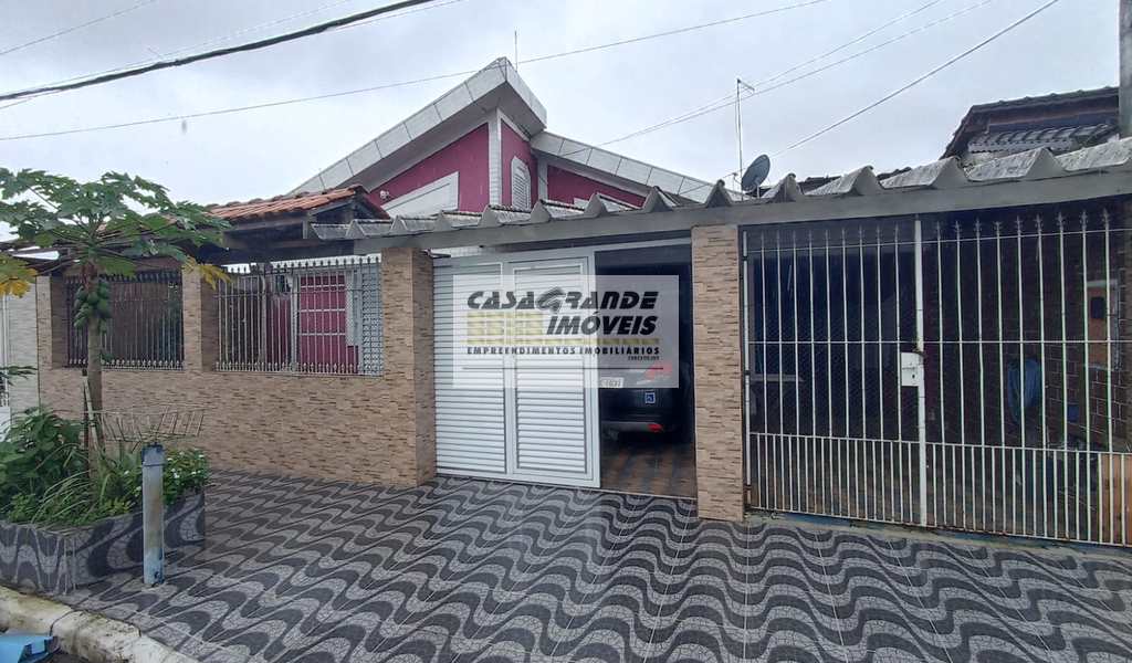 Casa em Praia Grande, bairro CaiÃ§ara