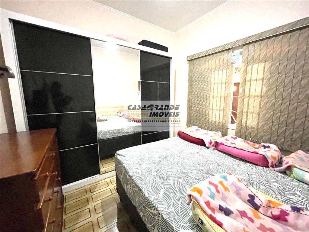 Casa em Praia Grande, no bairro Tupi