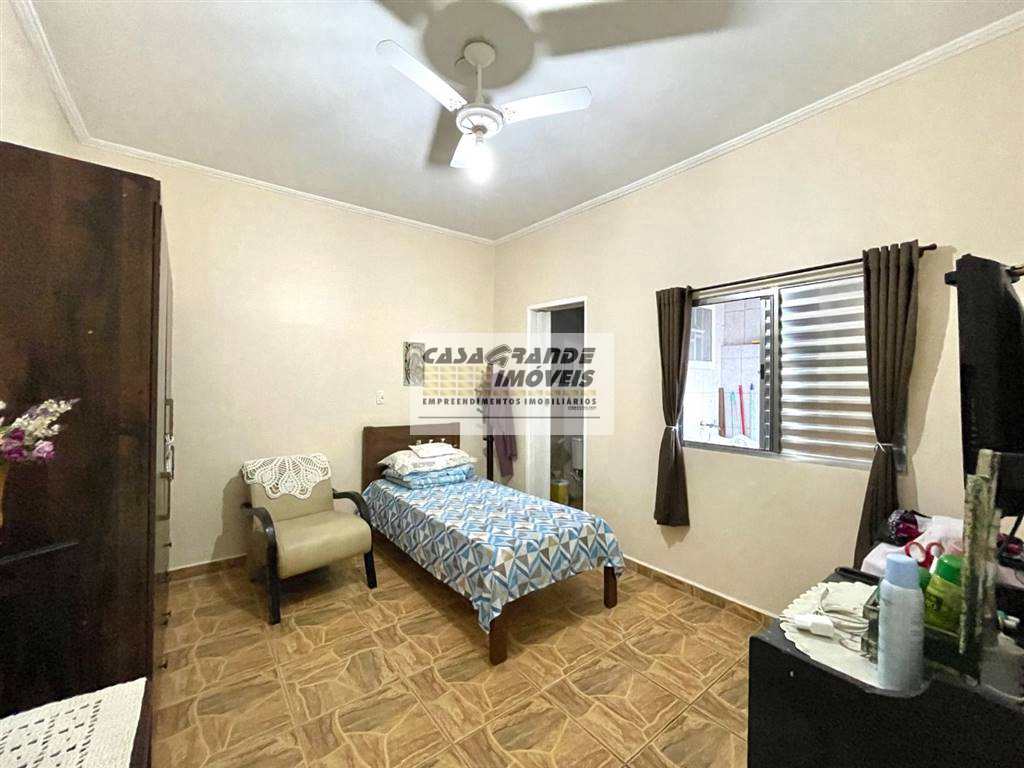 Casa em Praia Grande, no bairro Tupi