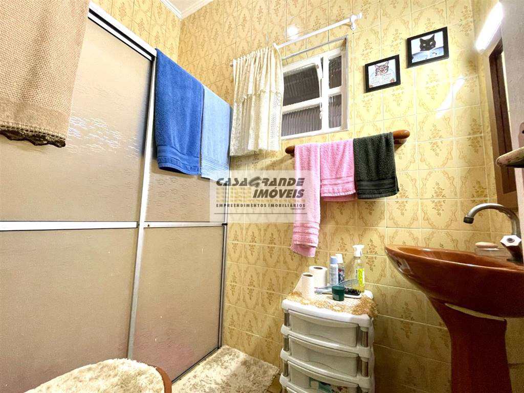 Casa em Praia Grande, no bairro Tupi