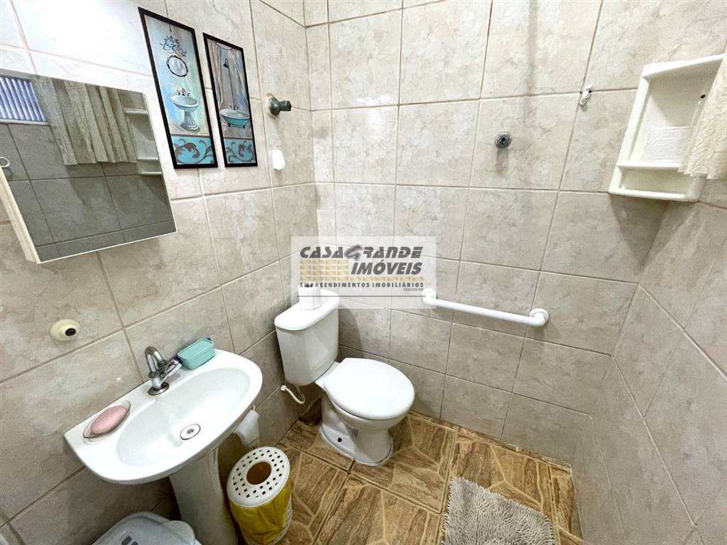 Casa em Praia Grande, no bairro Tupi