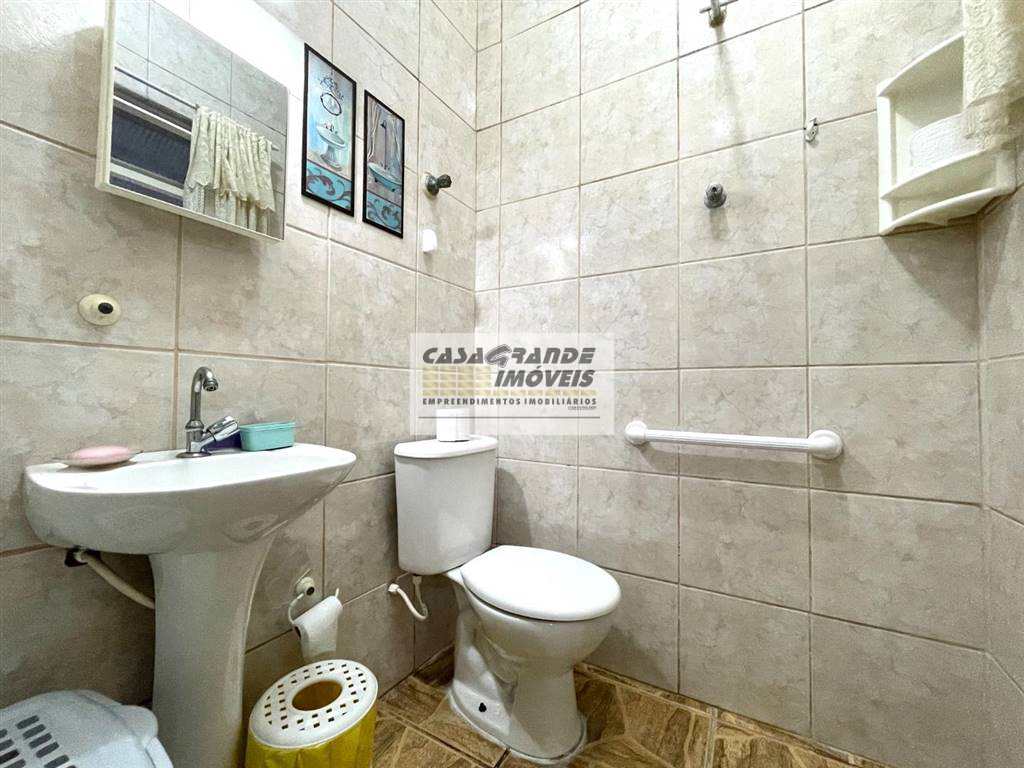 Casa em Praia Grande, no bairro Tupi