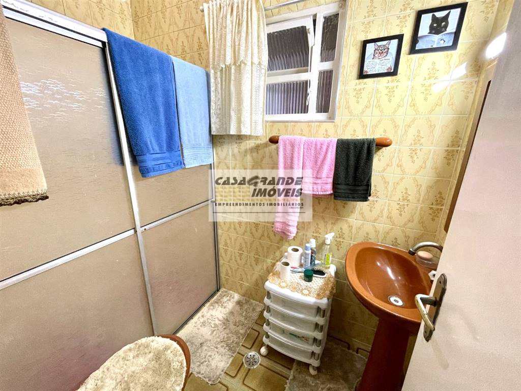 Casa em Praia Grande, no bairro Tupi